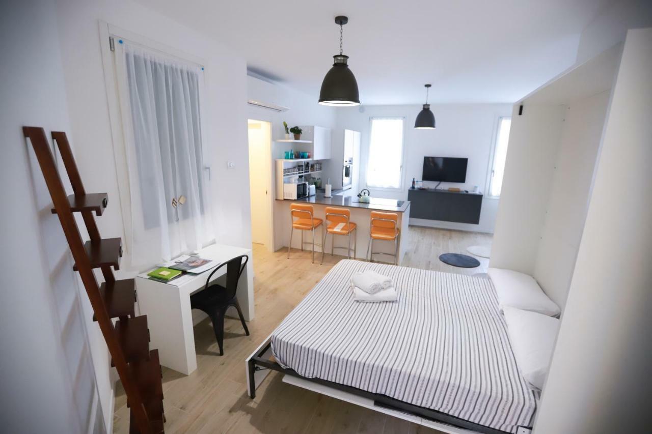 Laura'S Home - I Navigli Che Vorrei Милано Екстериор снимка